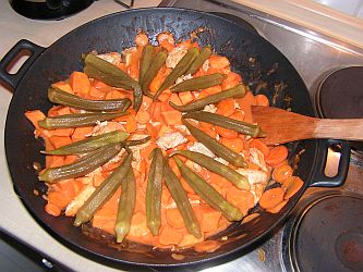 Hähnchen in Erdnuss-Sauce Hähnchen in Erdnuss-Sauce